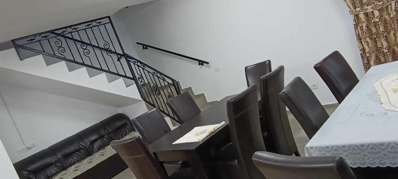 모이세이 Casuta Din Livada 빌라 외부 사진